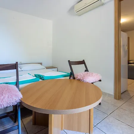 Idyllisches Nur 150 Meter Zum Mit Privater Terrasse, Garten, Wifi * 德拉马利