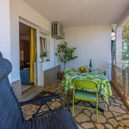 Idyllisches Nur 150 Meter Zum Mit Privater Terrasse, Garten, Wifi * 德拉马利