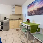 Apartman Idyllisches Nur 150 Meter Zum Mit Privater Terrasse, Garten, Wifi