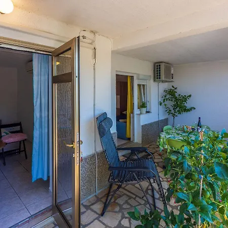 Apartmán Idyllisches Nur 150 Meter Zum Mit Privater Terrasse, Garten, Wifi Dramalj