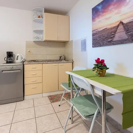Idyllisches Nur 150 Meter Zum Mit Privater Terrasse, Garten, Wifi Apartment *