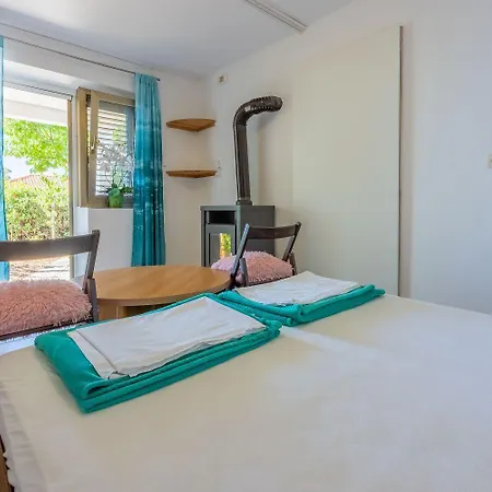 Apartment Idyllisches Nur 150 Meter Zum Mit Privater Terrasse, Garten, Wifi Dramalj