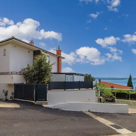 Idyllisches Nur 150 Meter Zum Mit Privater Terrasse, Garten, Wifi * Dramalj