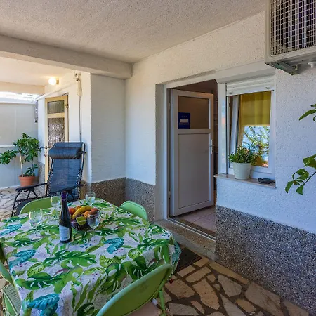 Idyllisches Nur 150 Meter Zum Mit Privater Terrasse, Garten, Wifi Apartment *