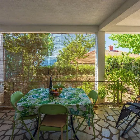 Apartment Idyllisches Nur 150 Meter Zum Mit Privater Terrasse, Garten, Wifi Dramalj