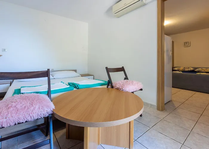 Idyllisches Nur 150 Meter Zum Mit Privater Terrasse, Garten, Wifi * Dramalj