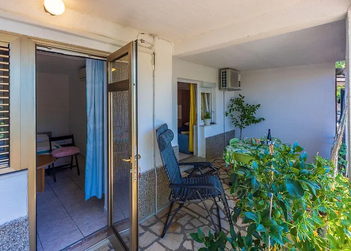 Appartement Idyllisches Nur 150 Meter Zum Mit Privater Terrasse, Garten, Wifi Dramalj