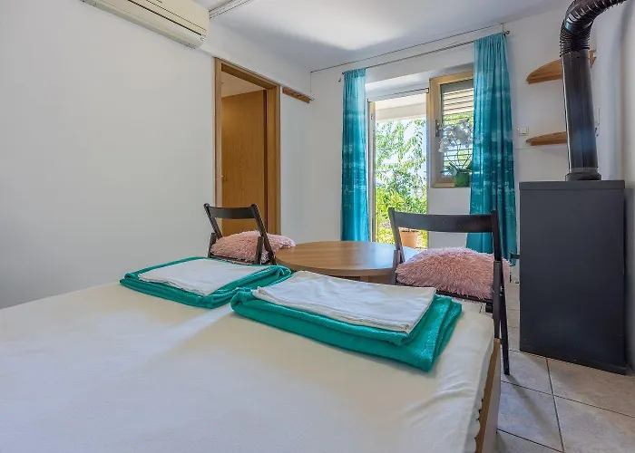 Idyllisches Nur 150 Meter Zum Mit Privater Terrasse, Garten, Wifi * Dramalj