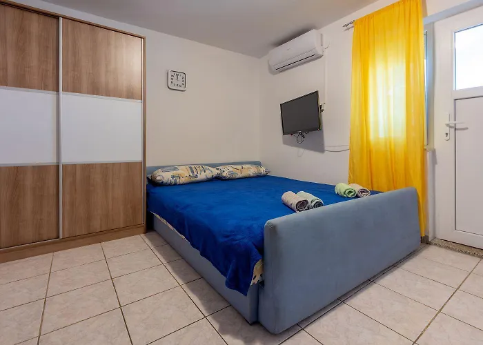 Idyllisches Nur 150 Meter Zum Mit Privater Terrasse, Garten, Wifi * Dramalj