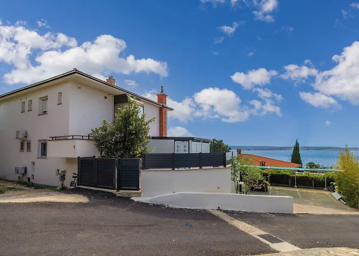 Idyllisches Nur 150 Meter Zum Mit Privater Terrasse, Garten, Wifi * Dramalj