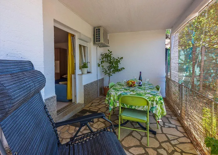 Idyllisches Nur 150 Meter Zum Mit Privater Terrasse, Garten, Wifi * Dramalj