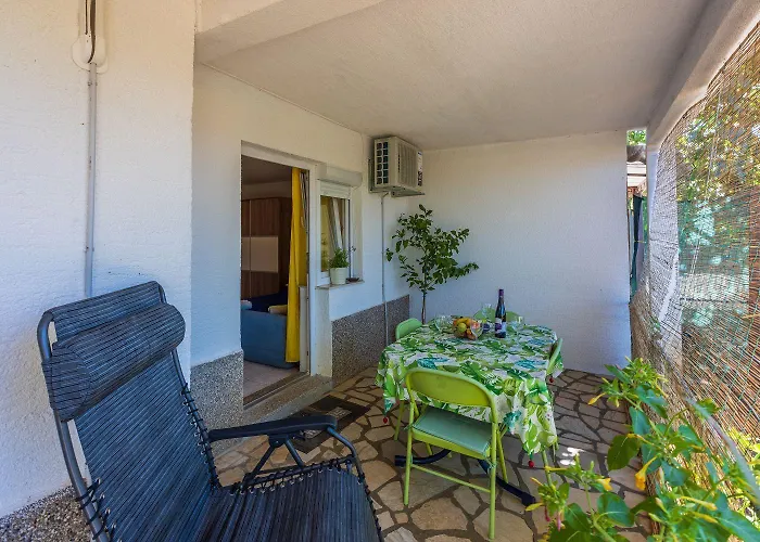 Appartement Idyllisches Nur 150 Meter Zum Mit Privater Terrasse, Garten, Wifi Dramalj